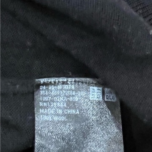 Sweater bundle (x3)! Uniqlo - Picture 5 of 9